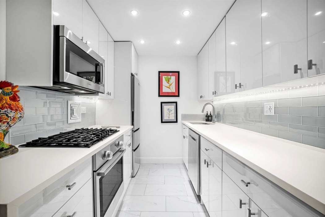 Real estate property located at 330 38th #7Q, New York, Murray Hill, New York City, NY