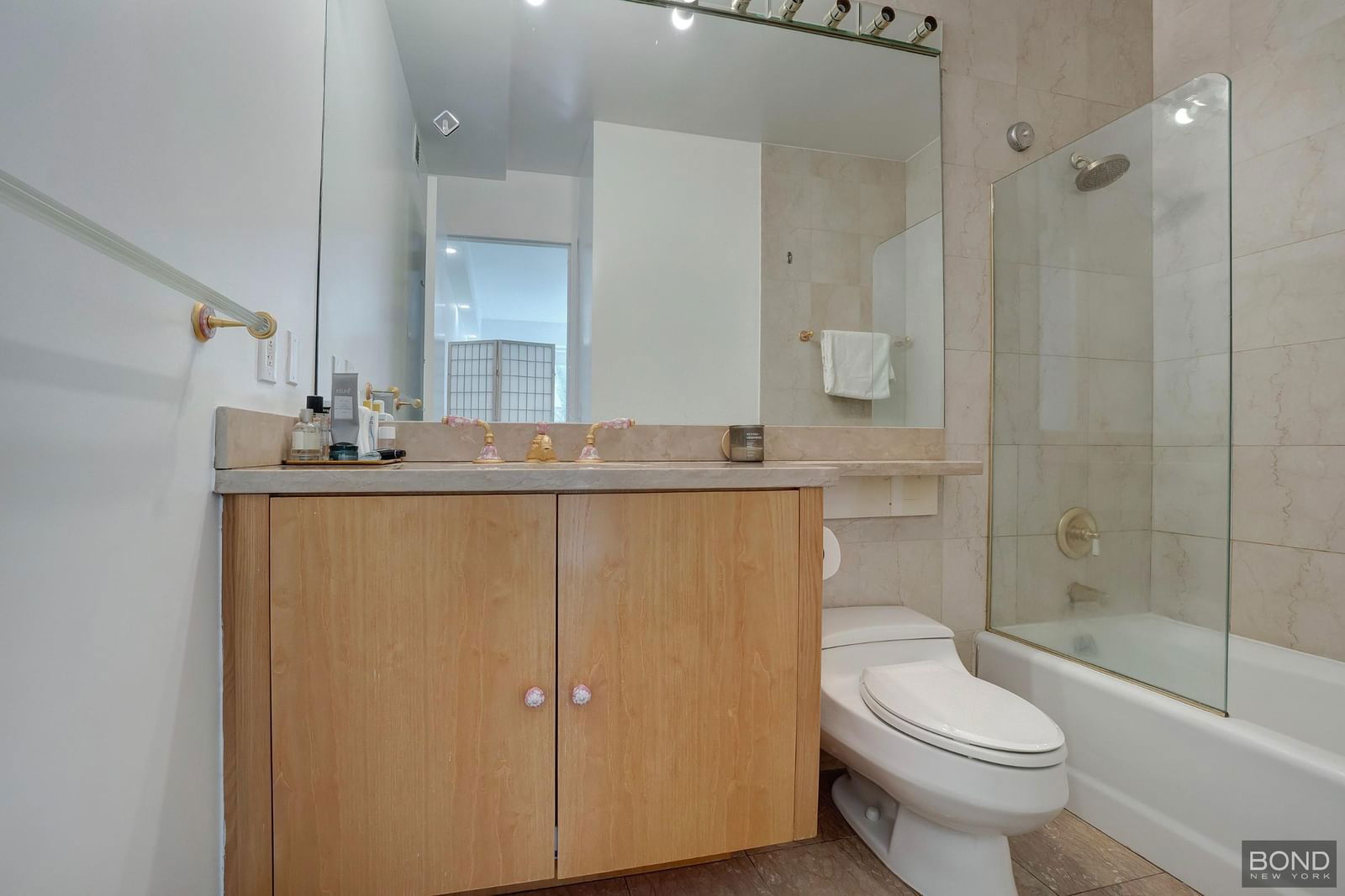Real estate property located at 200 69th #2U, New York, Upper East Side, New York City, NY