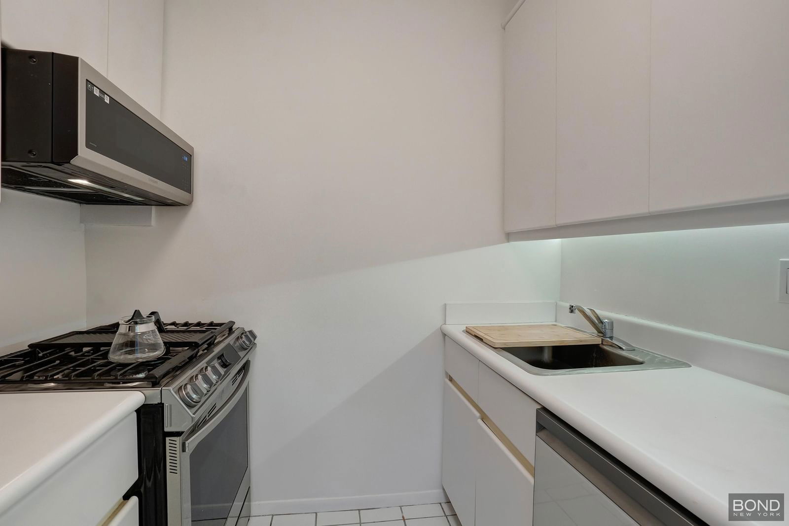 Real estate property located at 200 69th #2U, New York, Upper East Side, New York City, NY