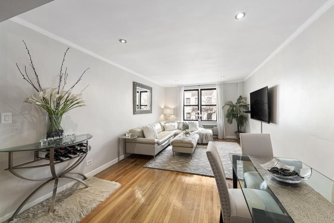 Real estate property located at 330 70th #2-H, New York, Upper East Side, New York City, NY