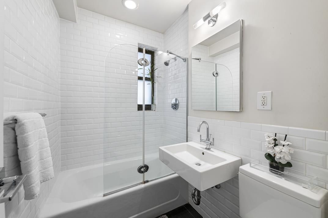 Real estate property located at 330 70th #2-H, New York, Upper East Side, New York City, NY