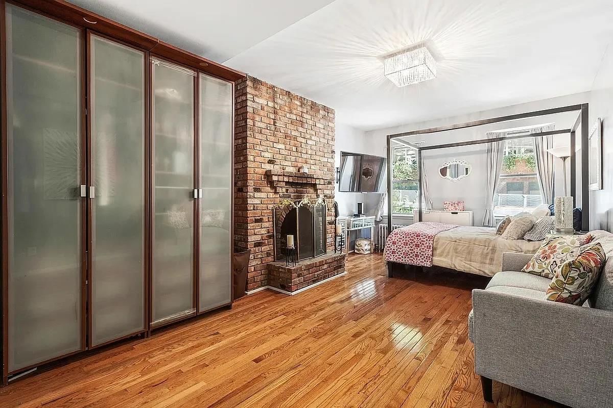 Real estate property located at 226 95TH #201, New York, Yorkville, New York City, NY