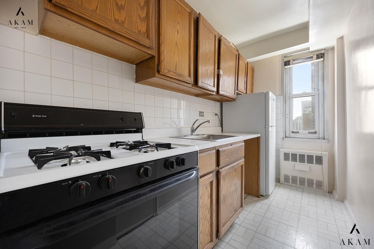 Real estate property located at 310 70th #10-L, New York, Upper East Side, New York City, NY