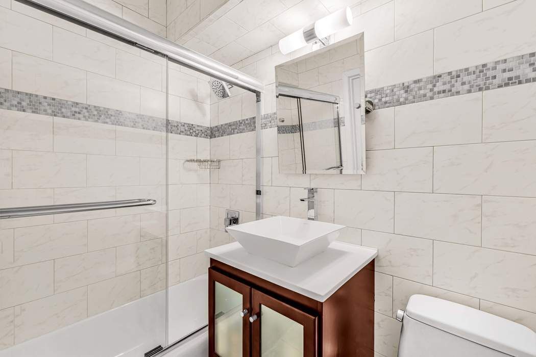 Real estate property located at 220 67th #6J, New York, Lenox Hill, New York City, NY