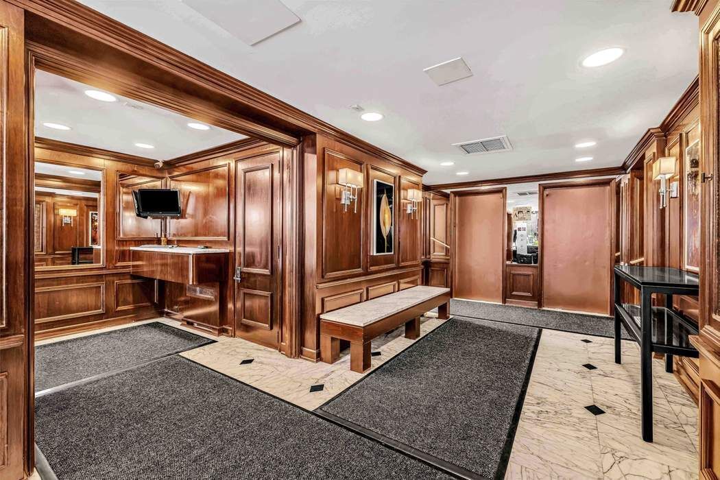 Real estate property located at 220 67th #6J, New York, Lenox Hill, New York City, NY