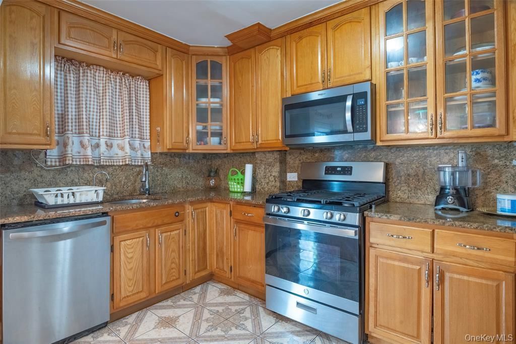 Real estate property located at 150-07 Reeves, Queens, Kew Gardens Hills, New York City, NY