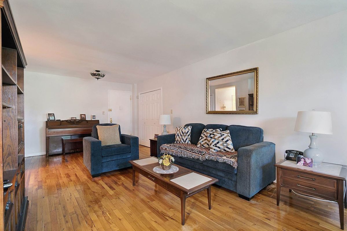 Real estate property located at 1130 Stadium #4-E, Bronx, Country Club, New York City, NY