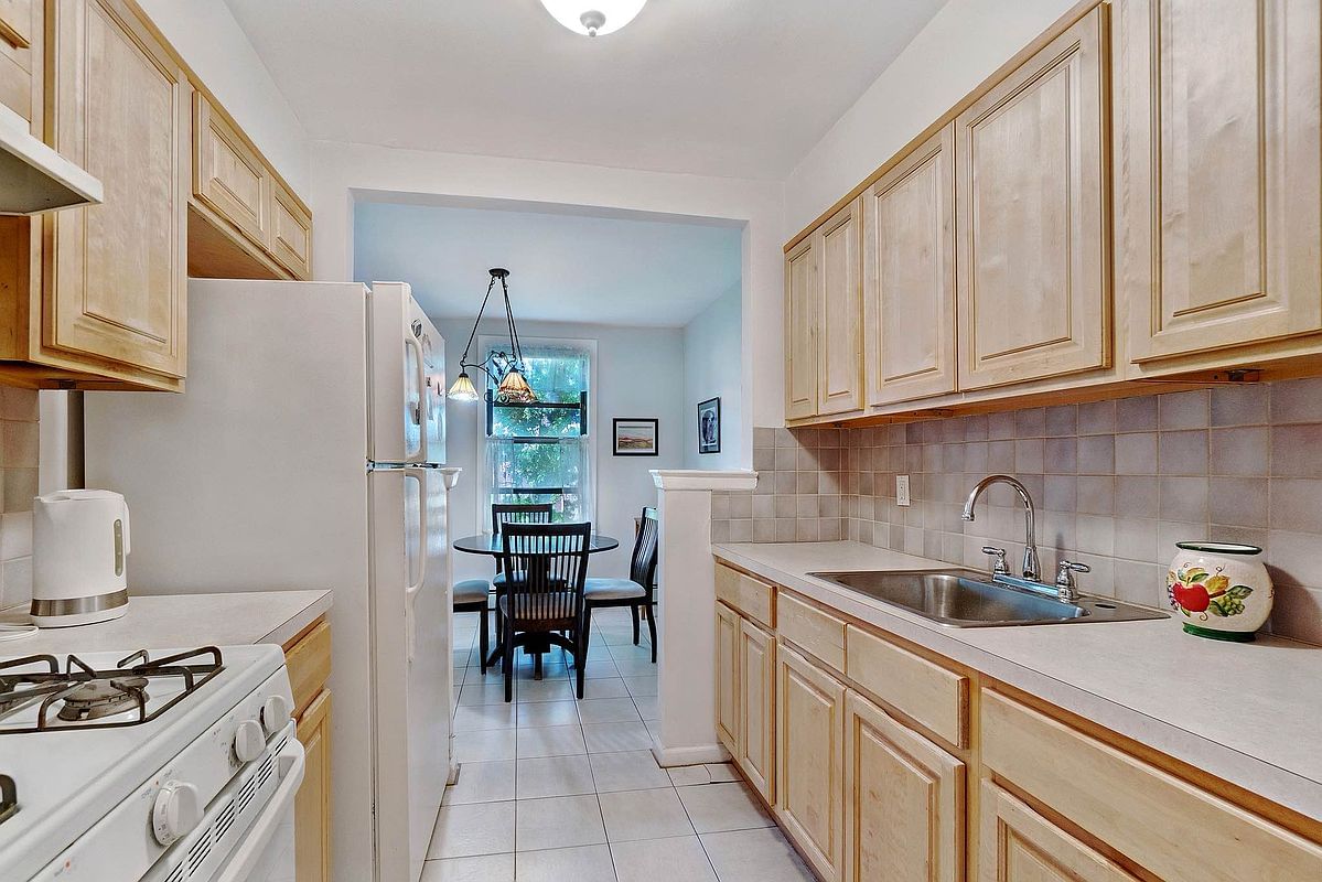 Real estate property located at 1130 Stadium #4-E, Bronx, Country Club, New York City, NY