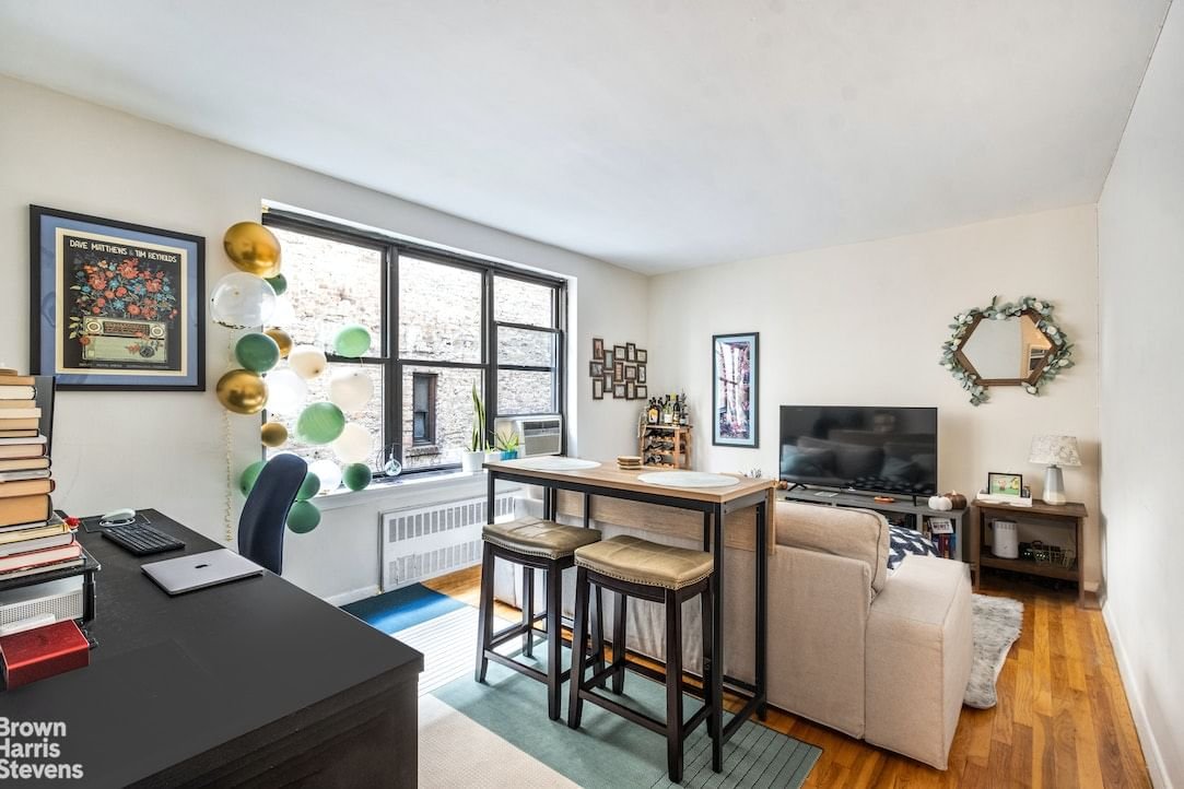 Real estate property located at 208 70TH #4D, NewYork, Lenox Hill, New York City, NY
