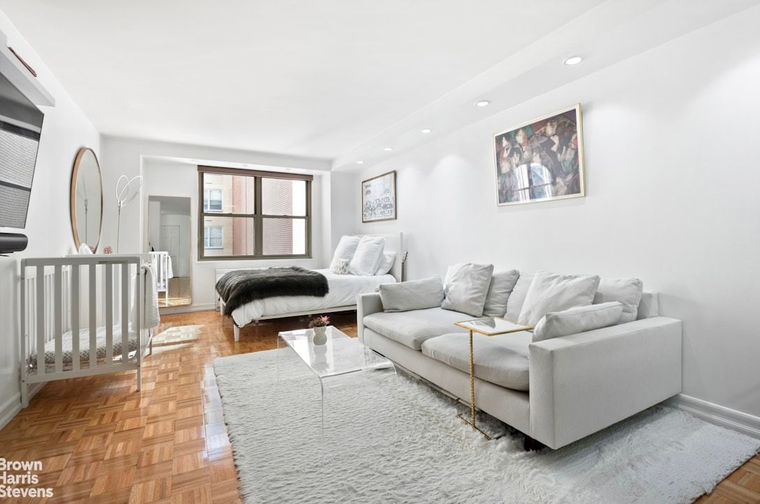 Real estate property located at 520 72ND #4R, NewYork, Lenox Hill, New York City, NY