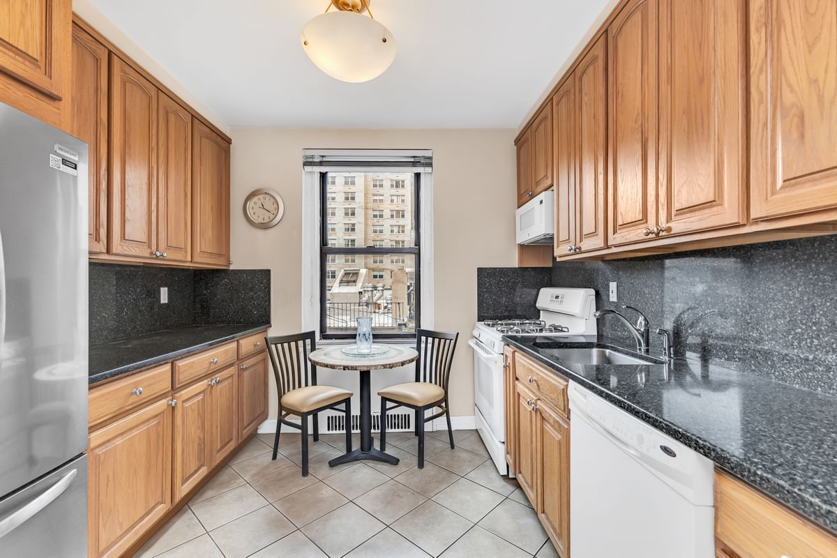 Real estate property located at 350 77TH #5D, NewYork, Lenox Hill, New York City, NY