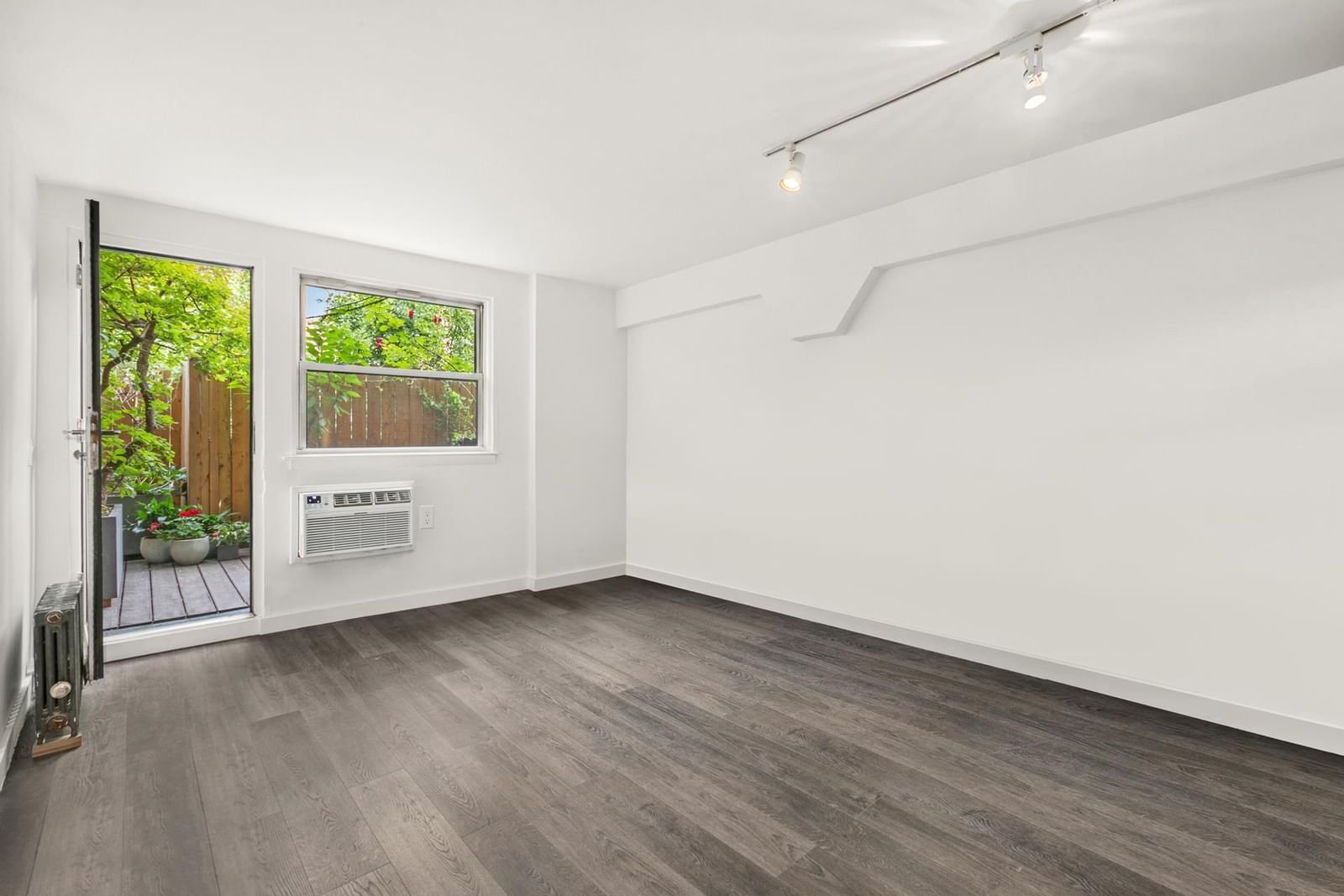 Real estate property located at 211 THOMPSON #2O, NewYork, Greenwich Village, New York City, NY