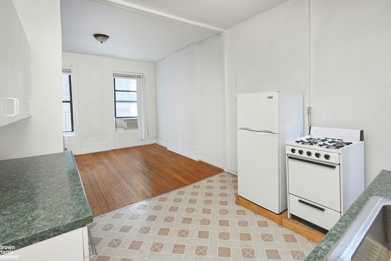 Real estate property located at 347 44TH #4RE, NewYork, Hells Kitchen, New York City, NY