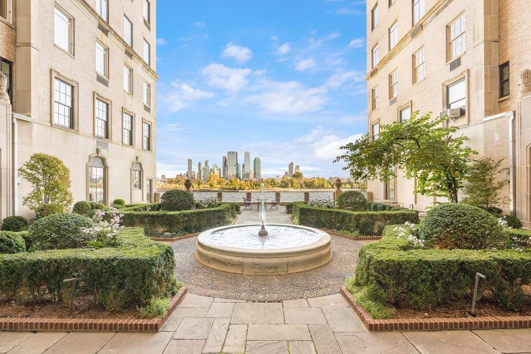 Real estate property located at 435 52nd #2/3F, New York, Midtown East, New York City, NY, US