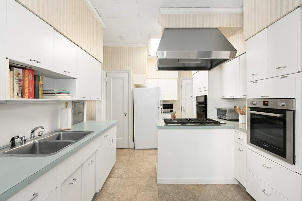 Real estate property located at 435 52nd #2/3F, New York, Midtown East, New York City, NY, US