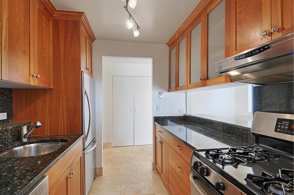 Real estate property located at 40 61ST #14A, New York, Lenox Hill, New York City, NY, US