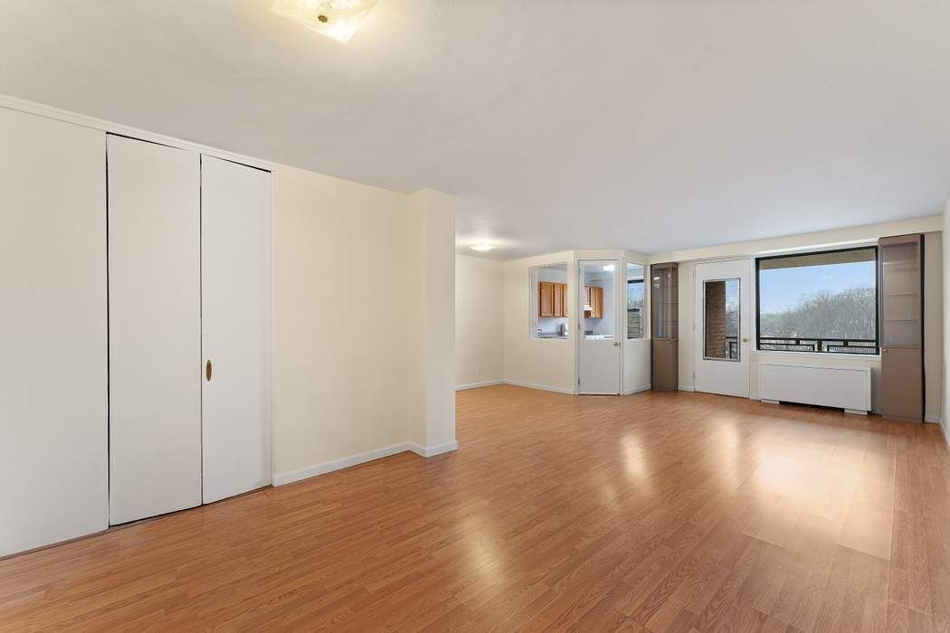 Real estate property located at 4901 Henry Hudson #7D, Bronx, Riverdale, New York City, NY, US