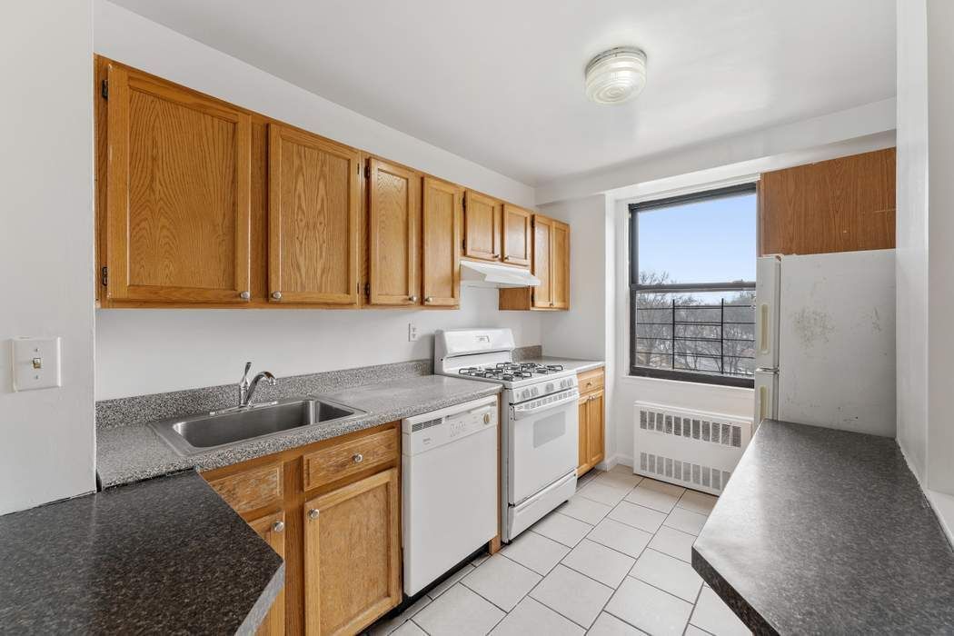 Real estate property located at 4901 Henry Hudson #7D, Bronx, Riverdale, New York City, NY, US
