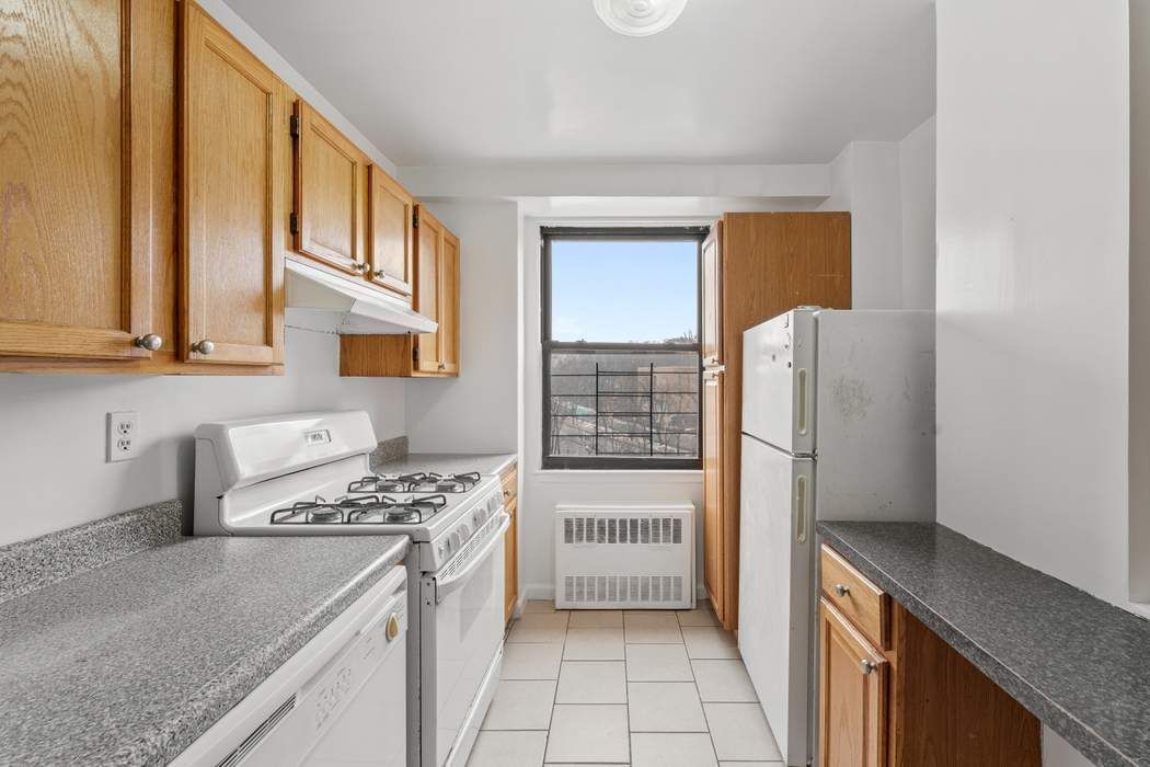 Real estate property located at 4901 Henry Hudson #7D, Bronx, Riverdale, New York City, NY, US