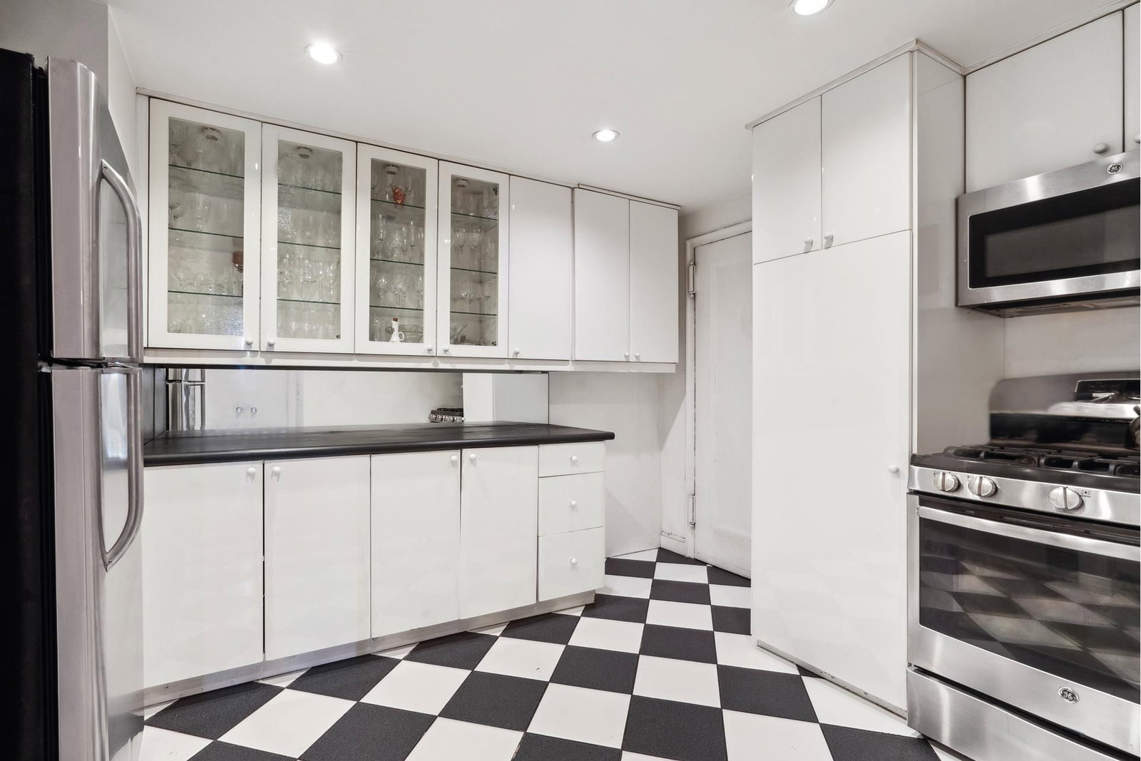 Real estate property located at 33 END #2B, New York, Yorkville, New York City, NY, US