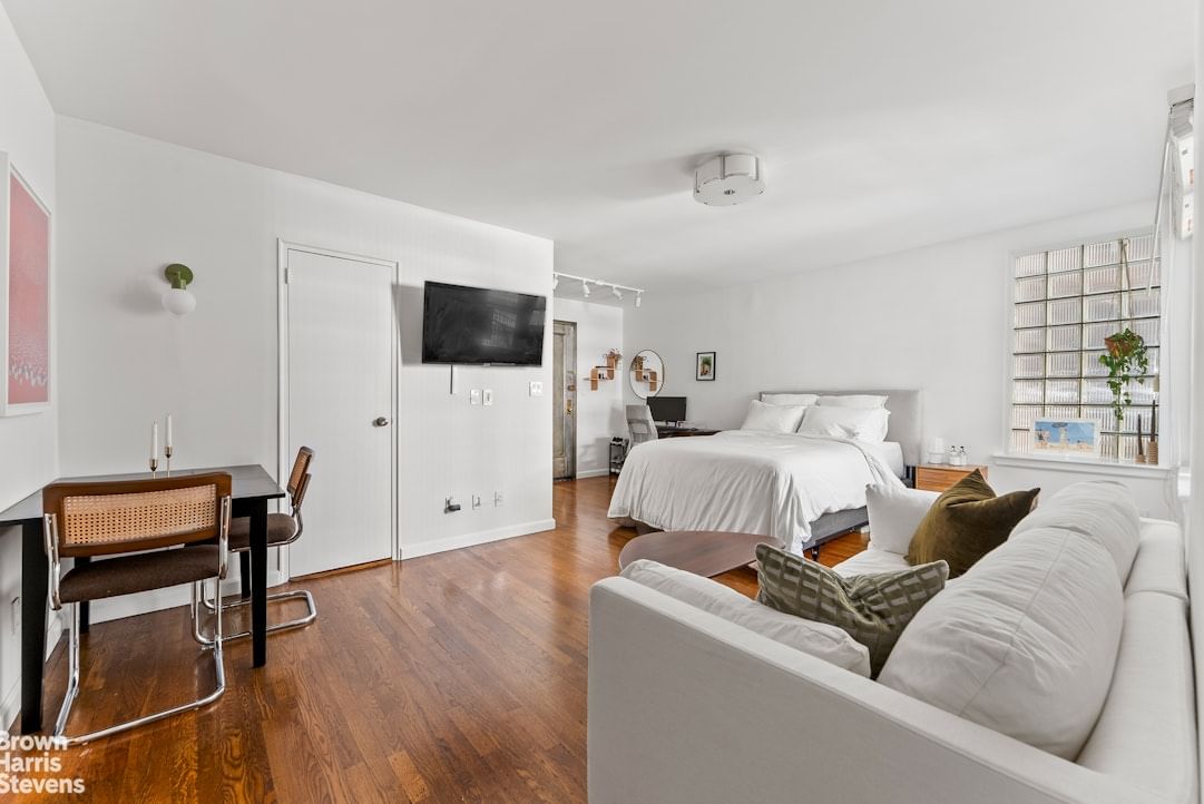 Real estate property located at 54 8TH #4L, New York, Greenwich Village, New York City, NY, US