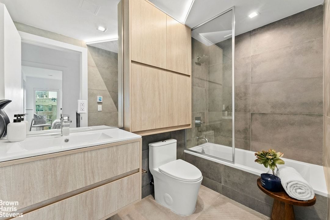Real estate property located at 553 182ND #5R, New York, Fort George, New York City, NY, US