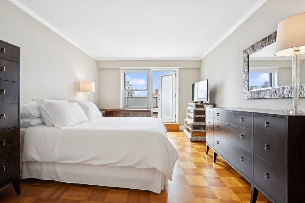 Real estate property located at 301 75th #19B, New York, Lenox Hill, New York City, NY, US