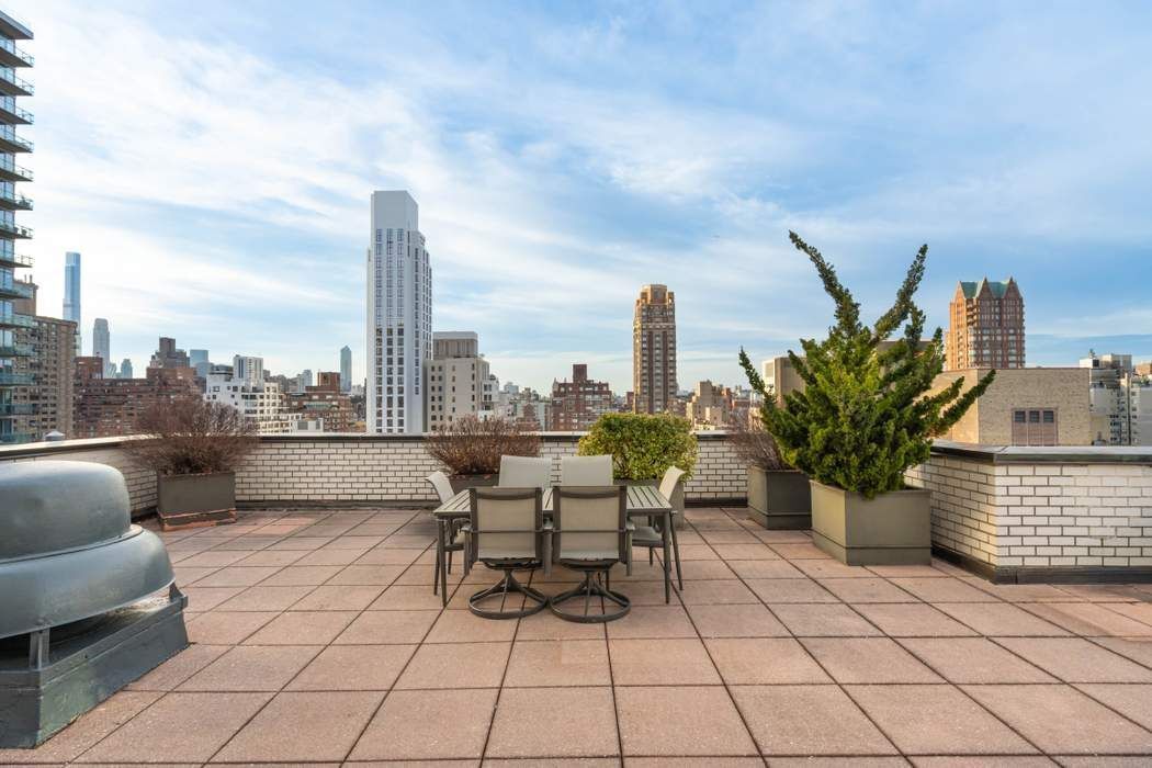 Real estate property located at 301 75th #19B, New York, Lenox Hill, New York City, NY, US