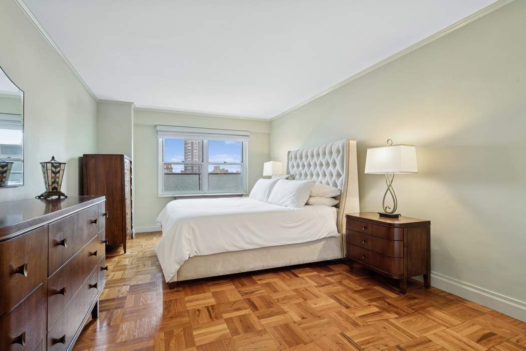 Real estate property located at 301 75th #19B, New York, Lenox Hill, New York City, NY, US