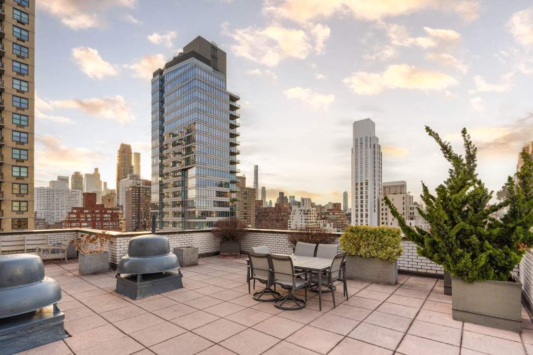 Real estate property located at 301 75th #19B, New York, Lenox Hill, New York City, NY, US