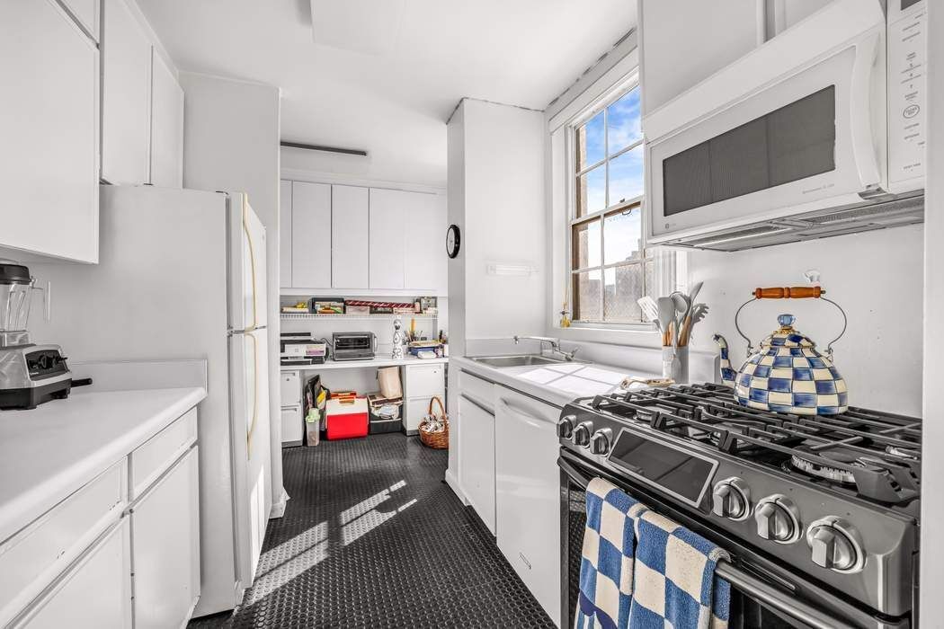 Real estate property located at 500 83rd #11B, New York, Upper East Side, New York City, NY, US