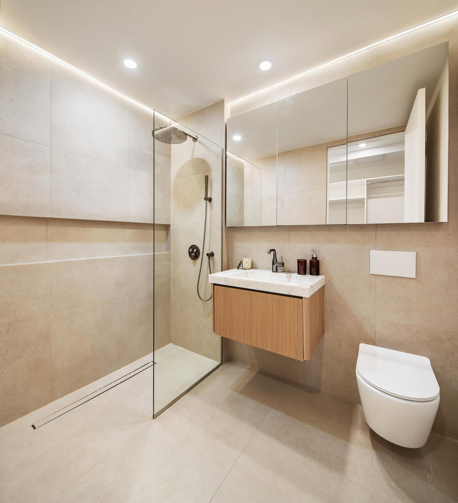 Real estate property located at 1110 Manhattan #3, Kings, Greenpoint, New York City, NY, US