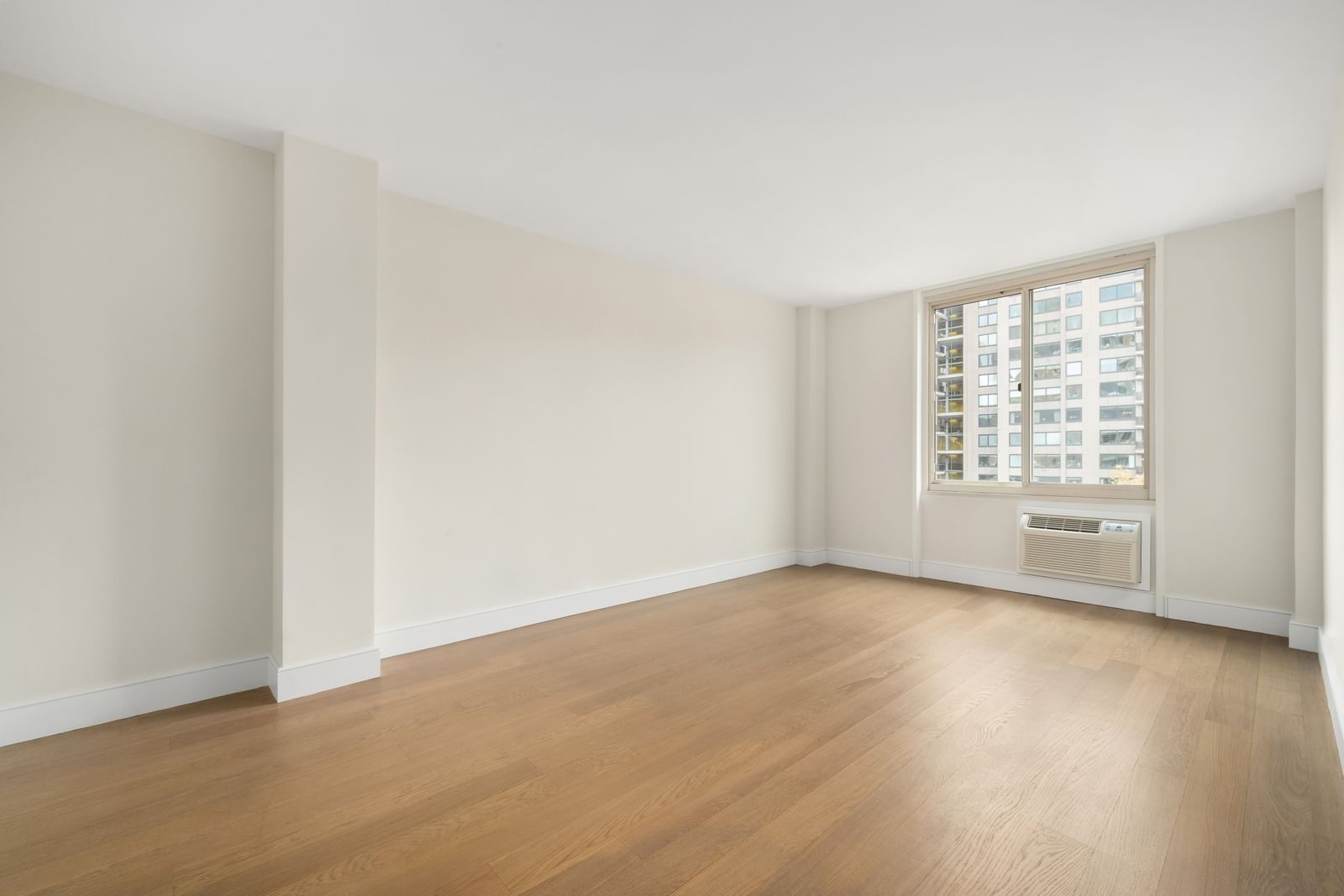 Real estate property located at 555 Main #806, New York, Roosevelt Island, New York City, NY, US
