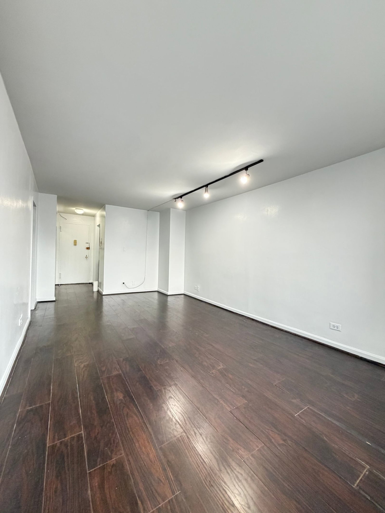 Real estate property located at 85-15 Main #2R, Queens, Briarwood, New York City, NY, US