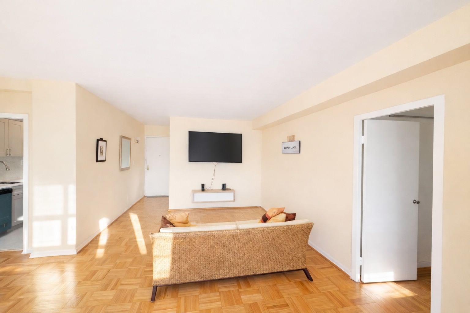 Real estate property located at 2 Fordham Hill Oval #16B, Bronx, University Heights, New York City, NY, US