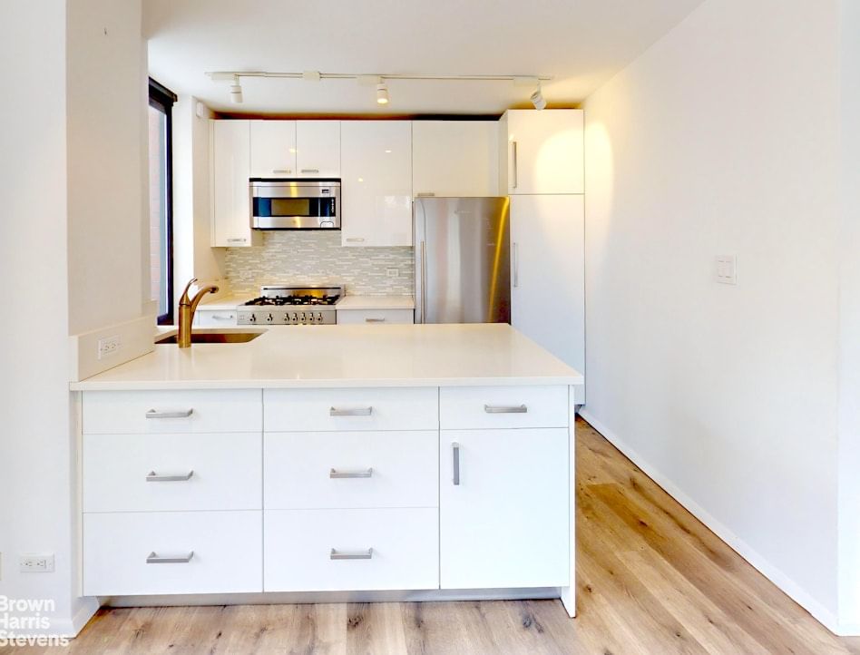 Real estate property located at 200 RECTOR #8U, New York, Battery Park City, New York City, NY, US