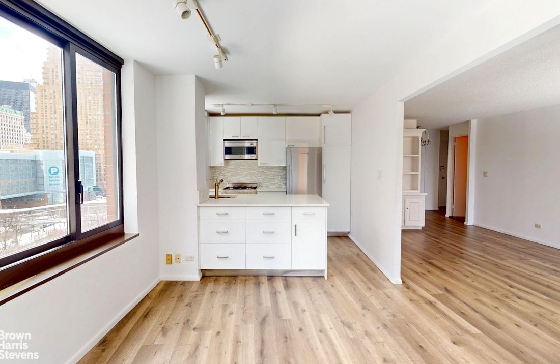 Real estate property located at 200 RECTOR #8U, New York, Battery Park City, New York City, NY, US
