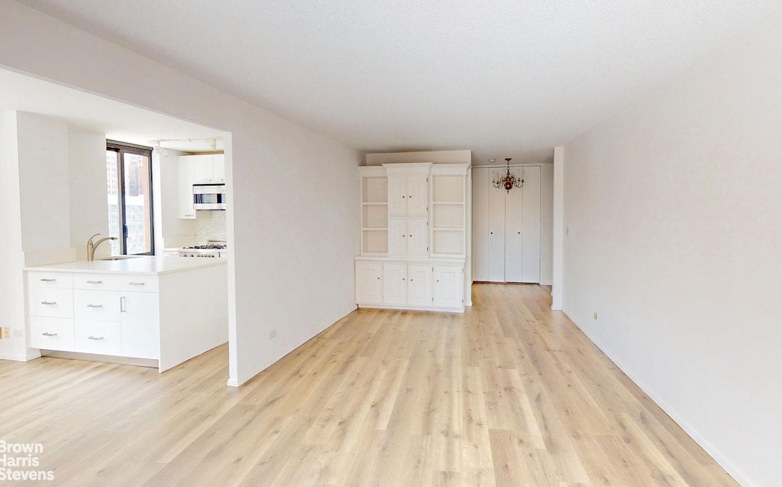 Real estate property located at 200 RECTOR #8U, New York, Battery Park City, New York City, NY, US
