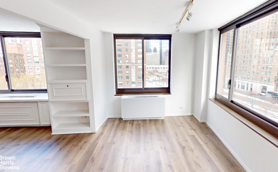 Real estate property located at 200 RECTOR #8U, New York, Battery Park City, New York City, NY, US