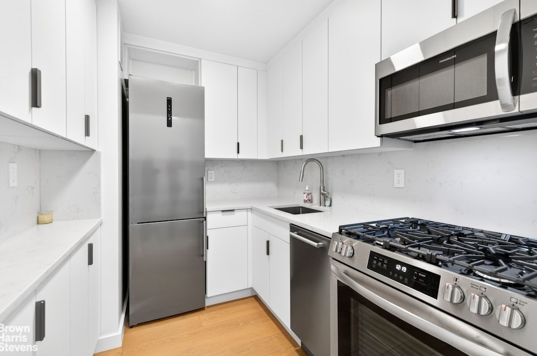 Real estate property located at 520 72ND #8U, New York, Lenox Hill, New York City, NY, US