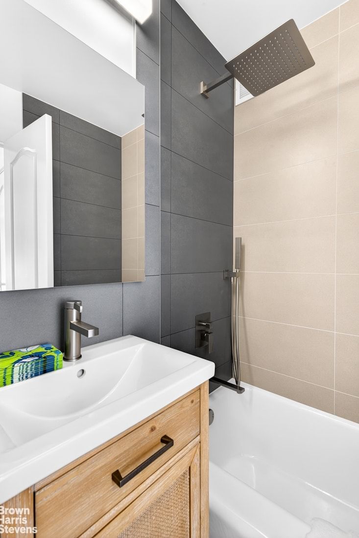 Real estate property located at 520 72ND #8U, New York, Lenox Hill, New York City, NY, US