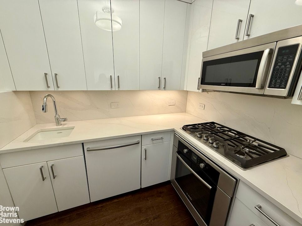 Real estate property located at 300 64TH #10C, New York, Lenox Hill, New York City, NY, US