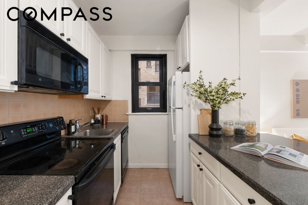 Real estate property located at 251 74th #3B, New York, Upper West Side, New York City, NY, US