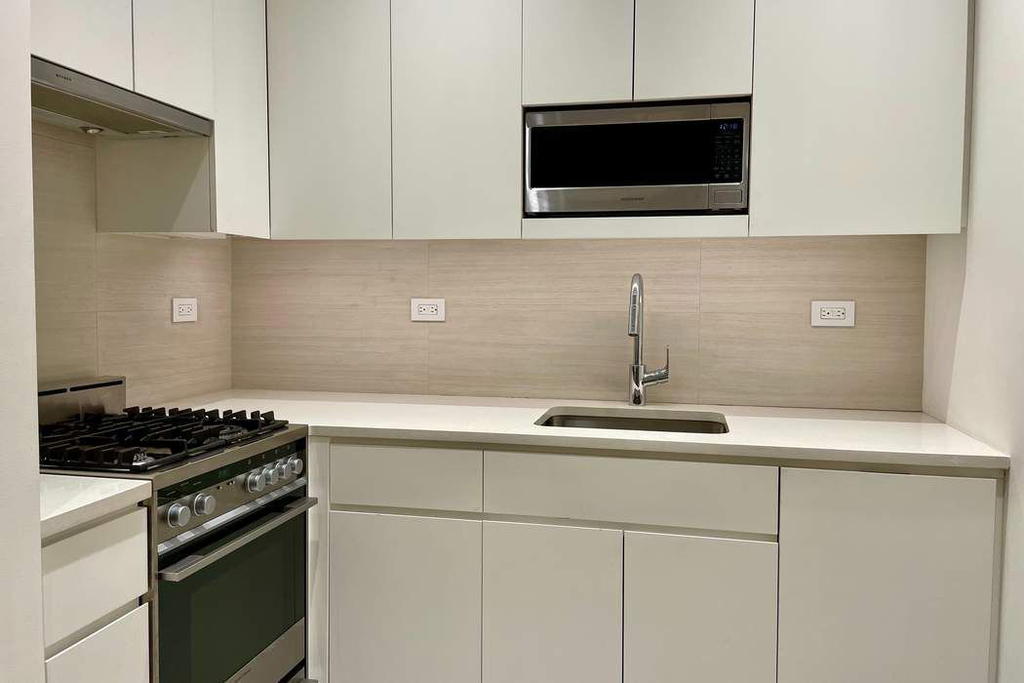 Real estate property located at 435 85th #2E, New York, Yorkville, New York City, NY, US