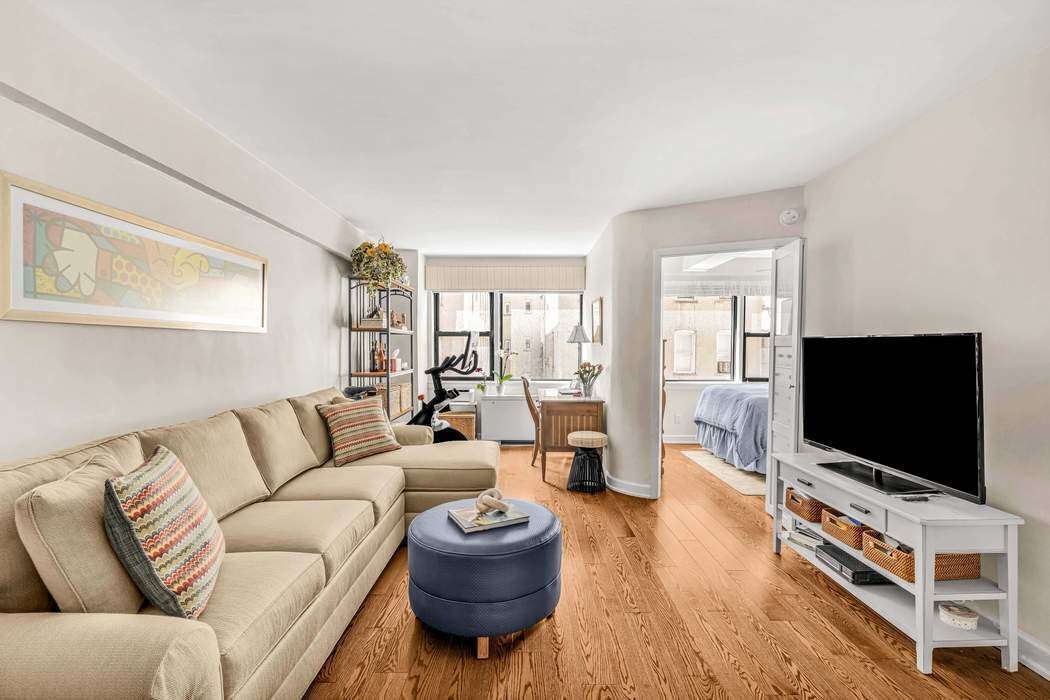 Real estate property located at 220 67th #6J, New York, Lenox Hill, New York City, NY, US