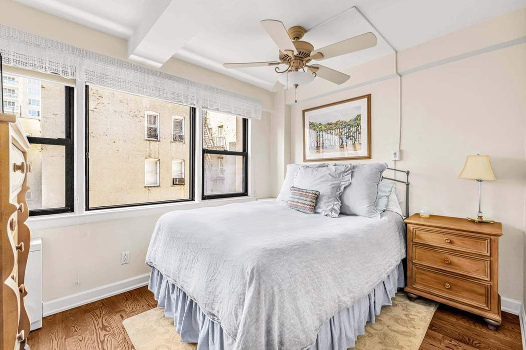 Real estate property located at 220 67th #6J, New York, Lenox Hill, New York City, NY, US