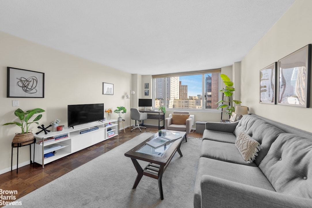 Real estate property located at 130 67TH #22H, New York, Lincoln Square, New York City, NY, US