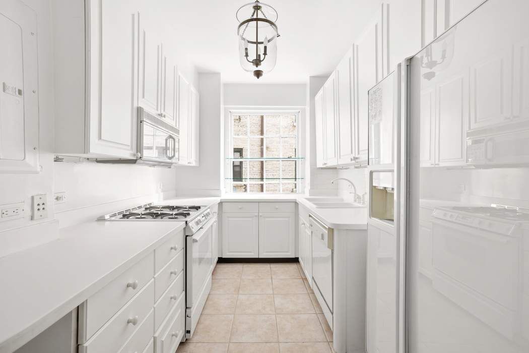 Real estate property located at 25 86th #2E, New York, Upper East Side, New York City, NY, US