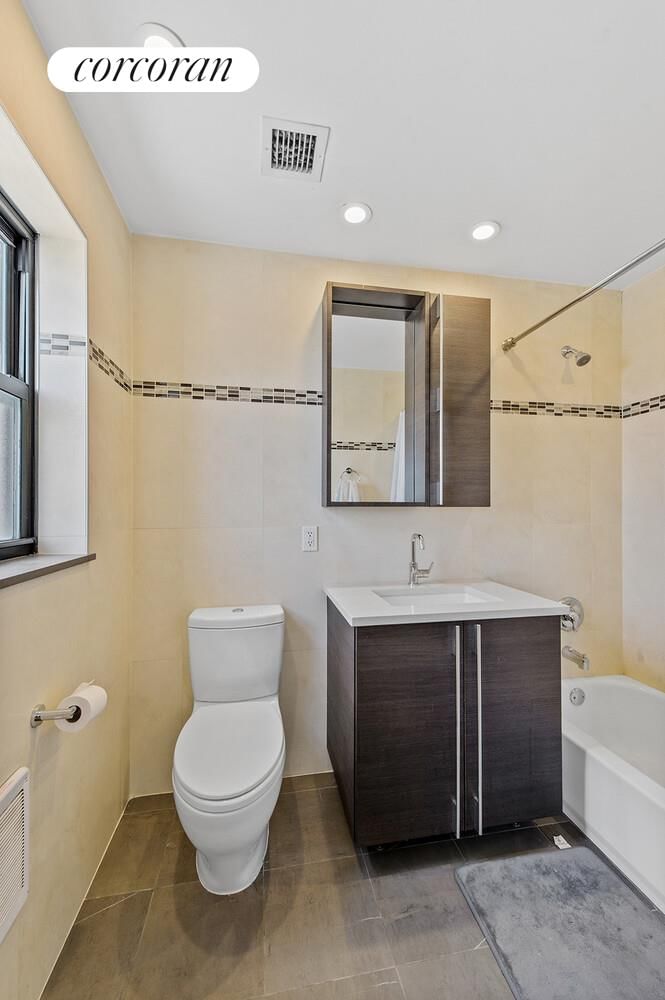 Real estate property located at 31-35 31ST PH702, Queens, Astoria, New York City, NY, US