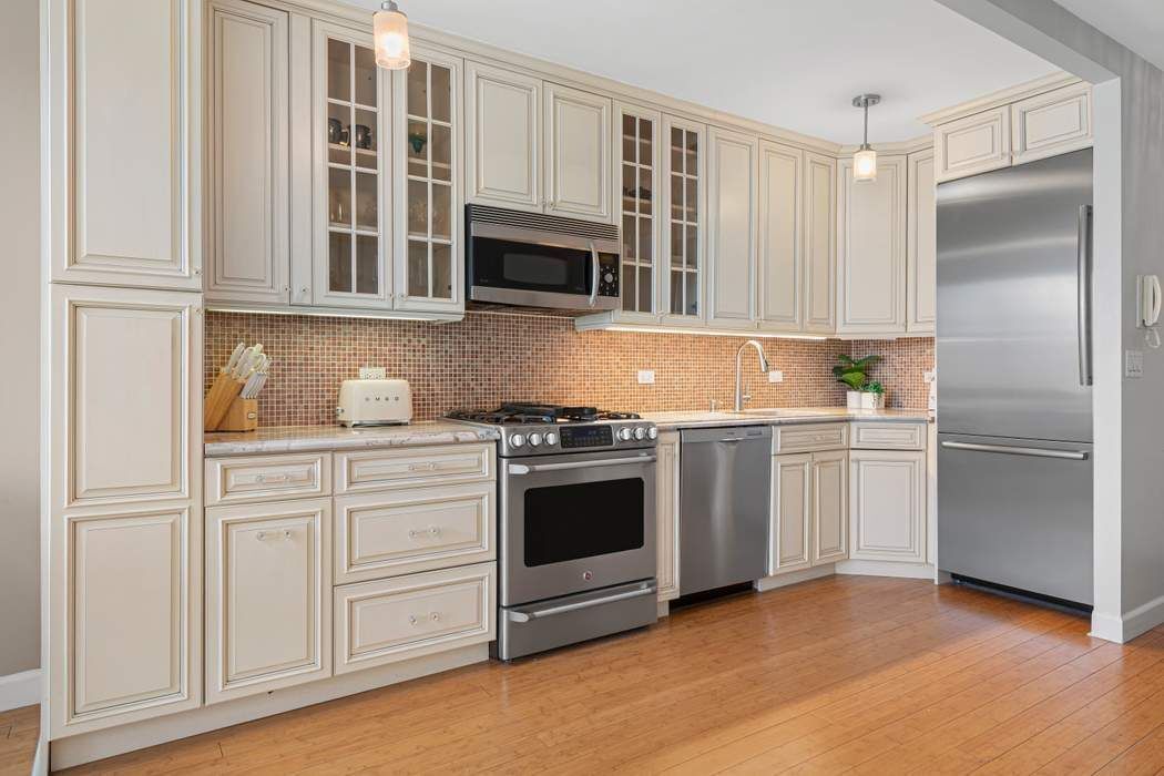 Real estate property located at 300 62nd #2103, New York, Lenox Hill, New York City, NY, US